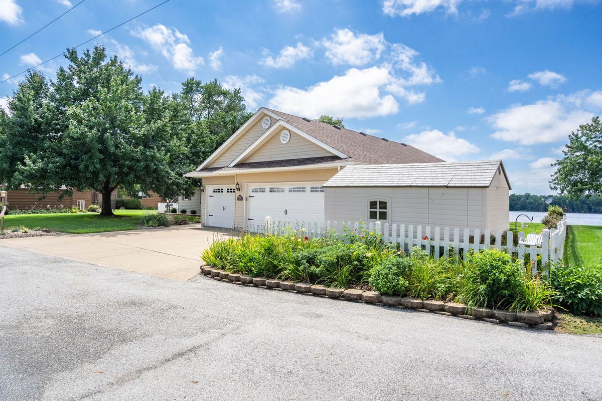 21904 RIVER Road N, Cordova, IL 61242