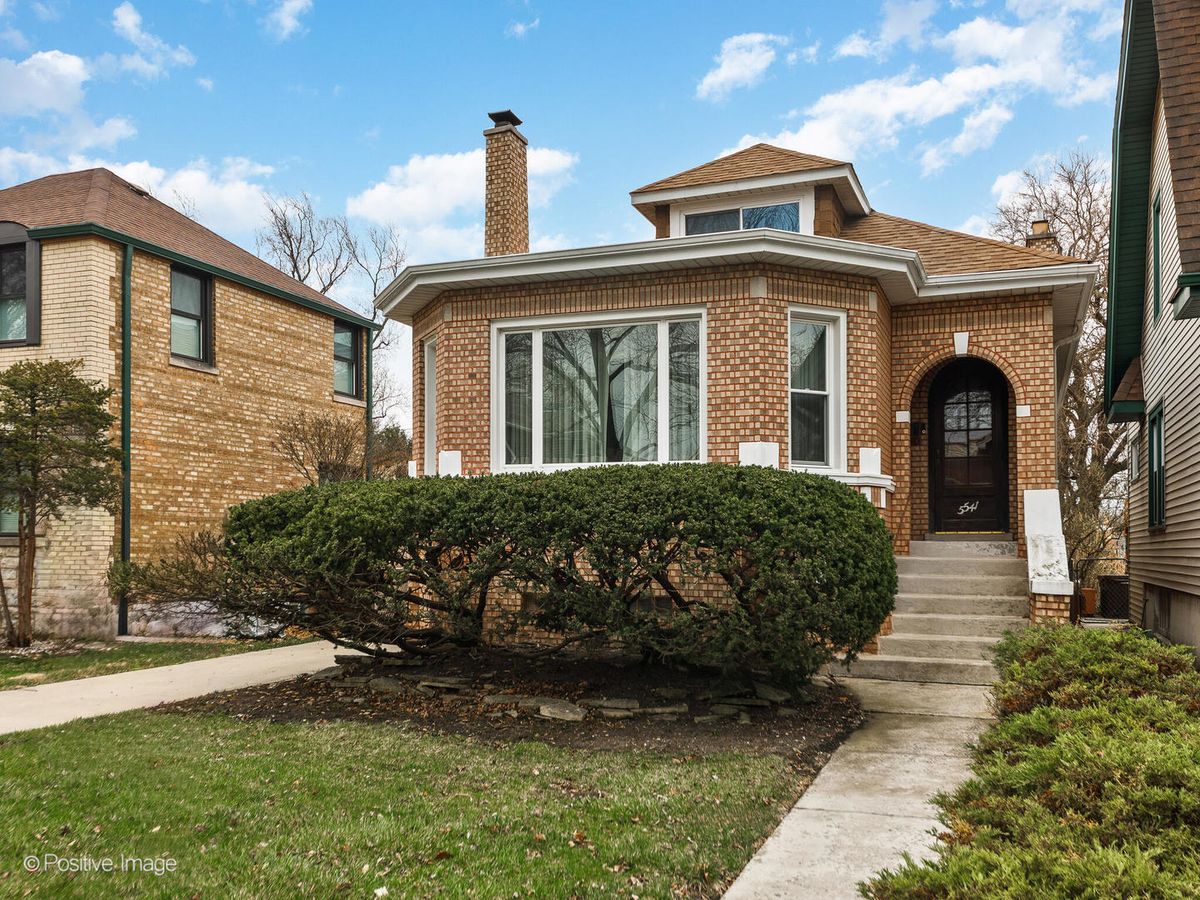 5541 Ardmore Avenue, Chicago, IL 60646