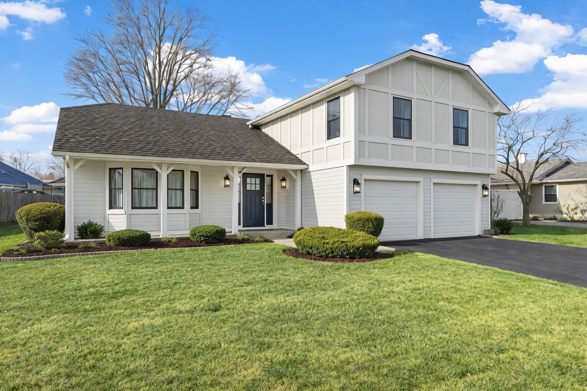 3790 Whispering Trails Drive, Hoffman Estates, IL 60192