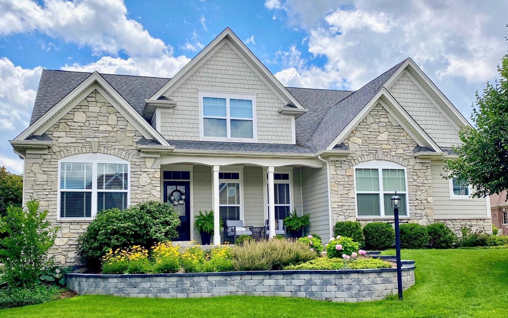 2061 Windham Circle — Wheaton, IL 60187