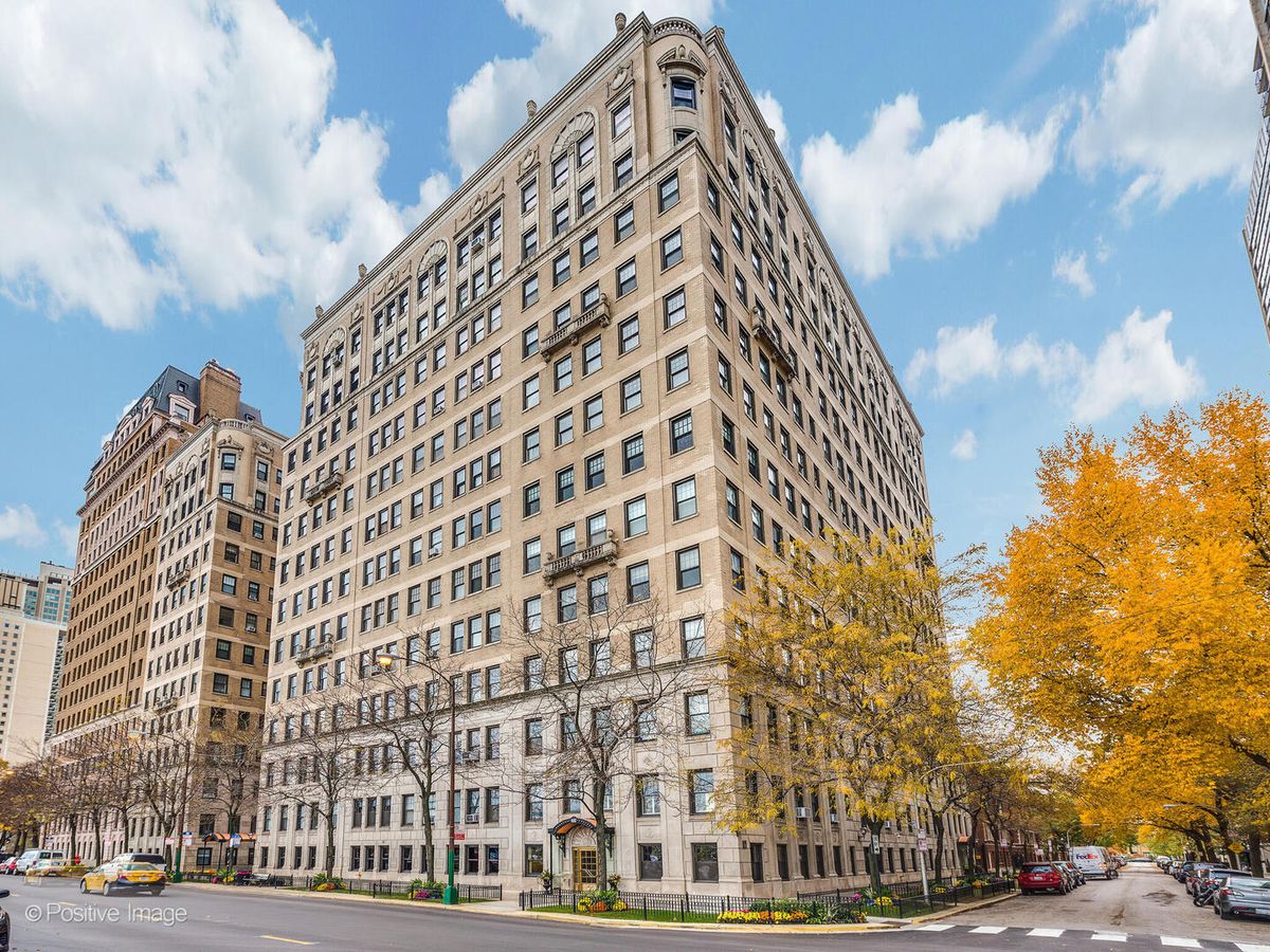 3530 Lake Shore Drive, Chicago, IL 60657