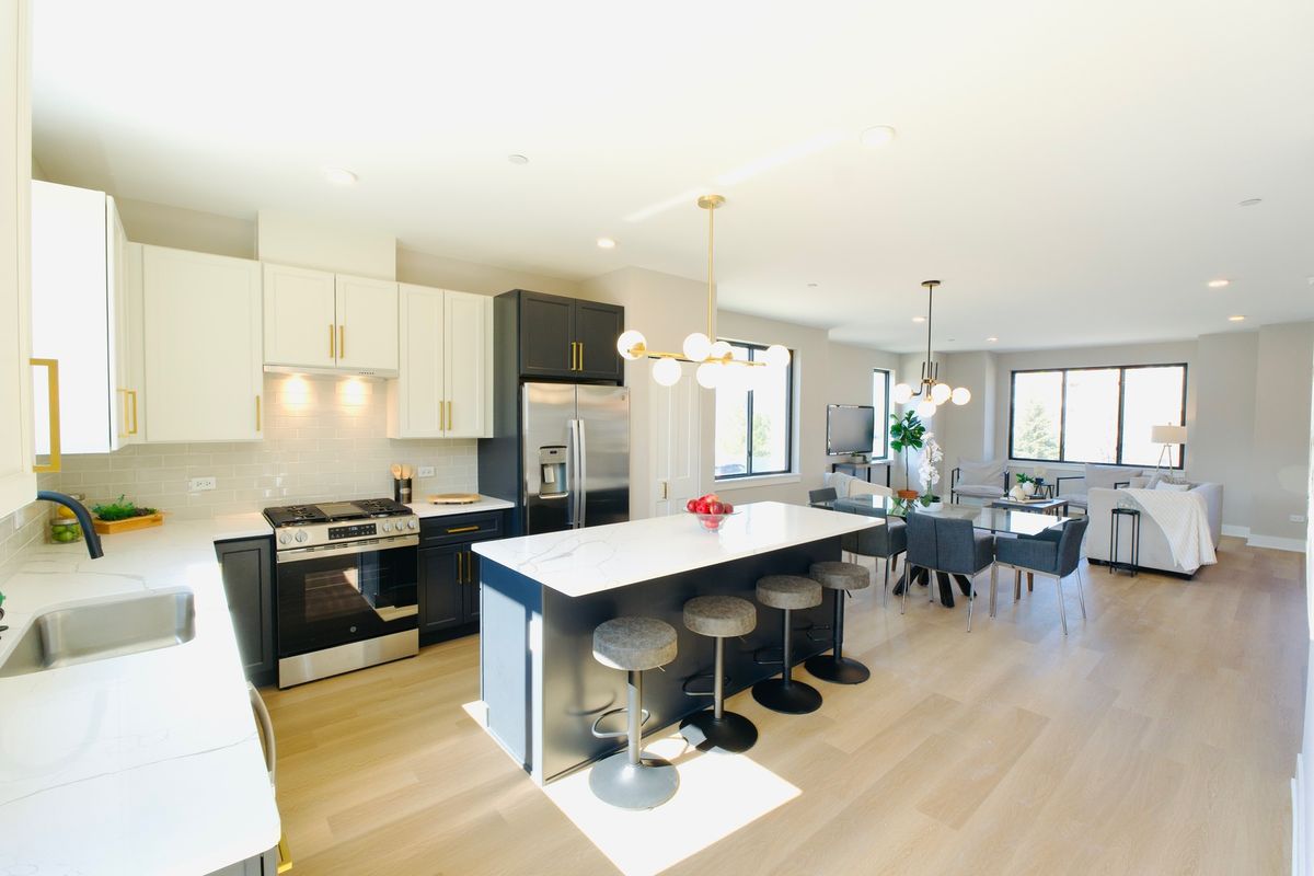 175 Pointe Drive, Northbrook, IL 60062