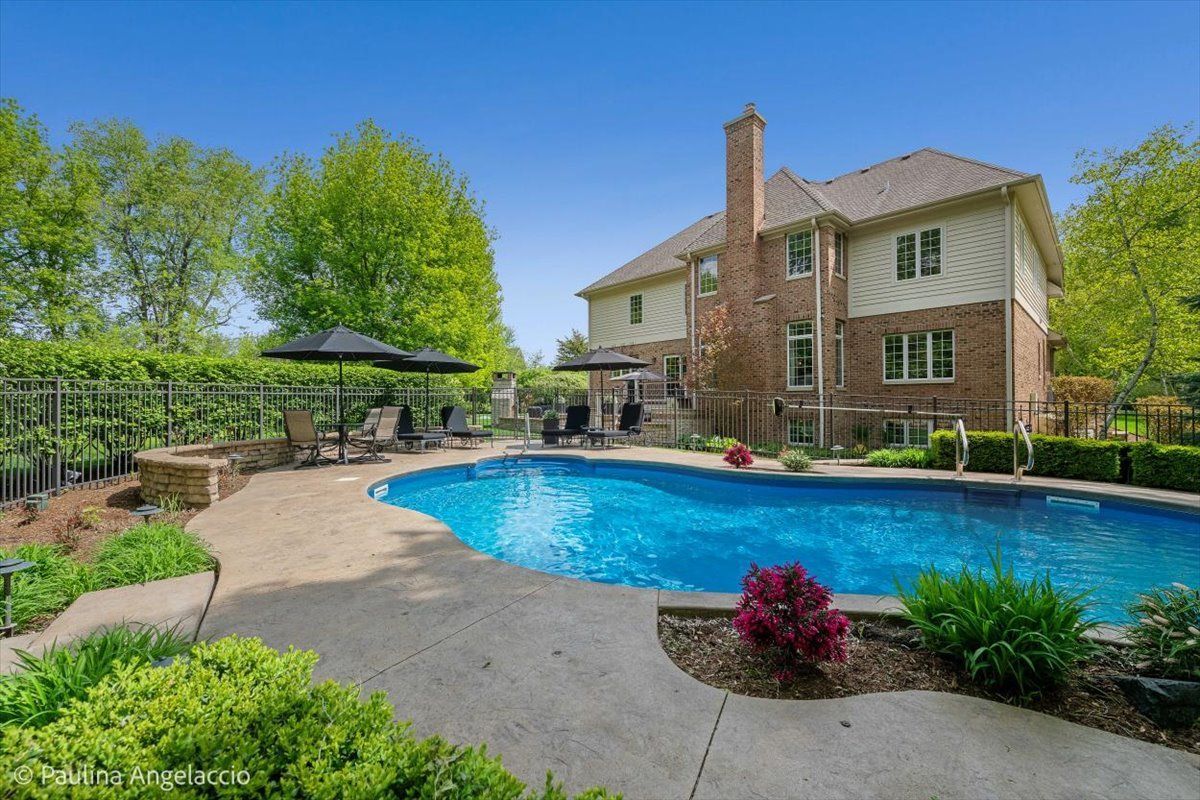 103 Equestrian Way, Hawthorn Woods, IL 60047