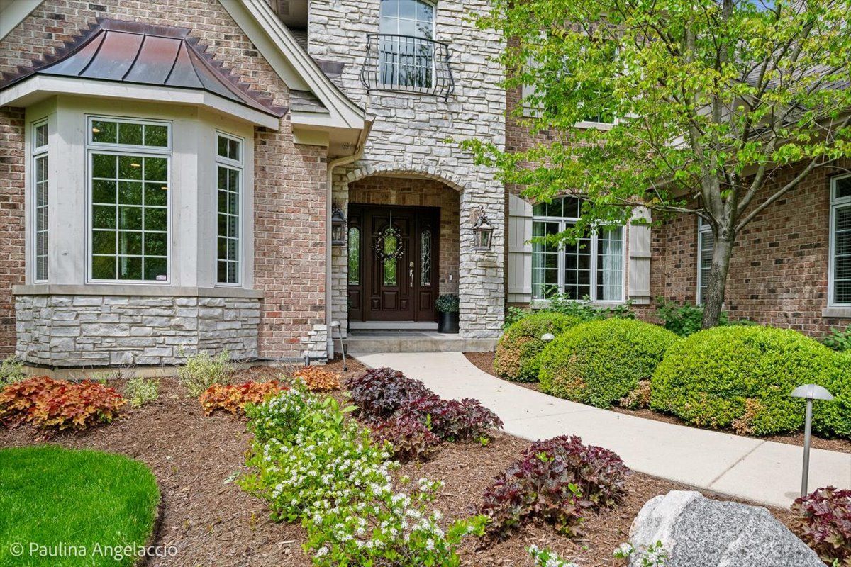 103 Equestrian Way, Hawthorn Woods, IL 60047