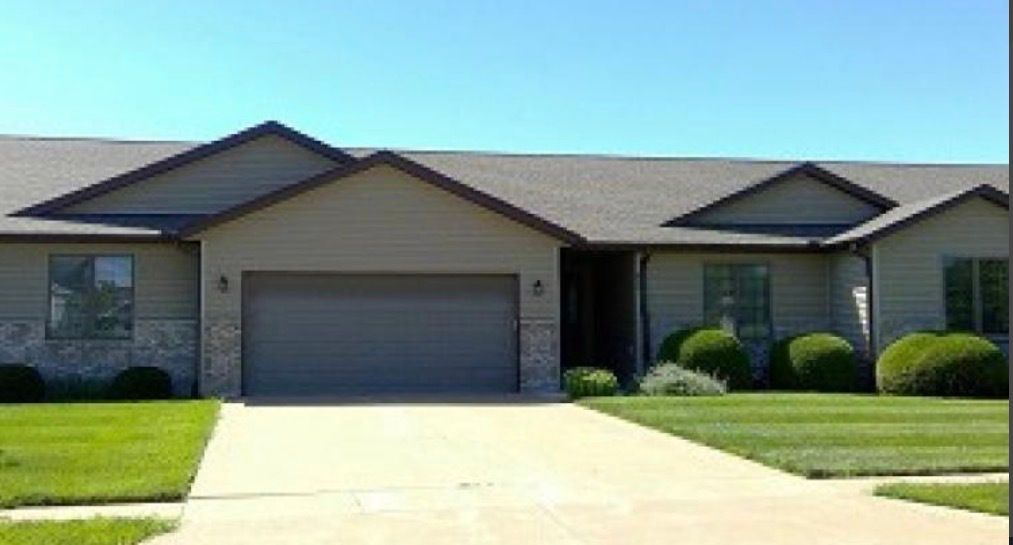 432 Mill Ridge Road, Clinton, IA 52732