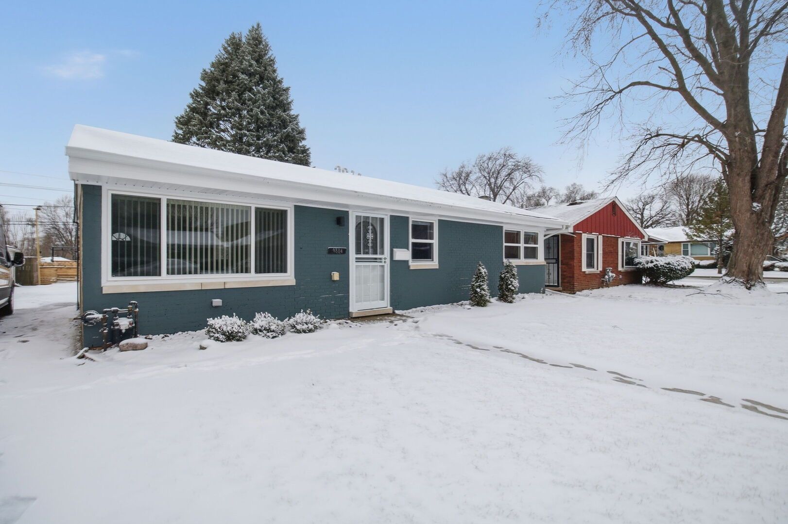 9804 S Maplewood Avenue — Evergreen Park, IL 60805