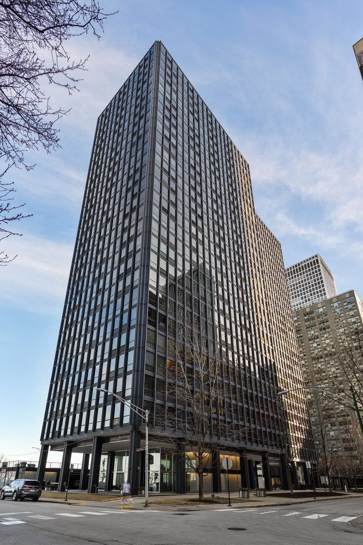 910 N LAKE SHORE Drive #2819 — Chicago, IL 60611