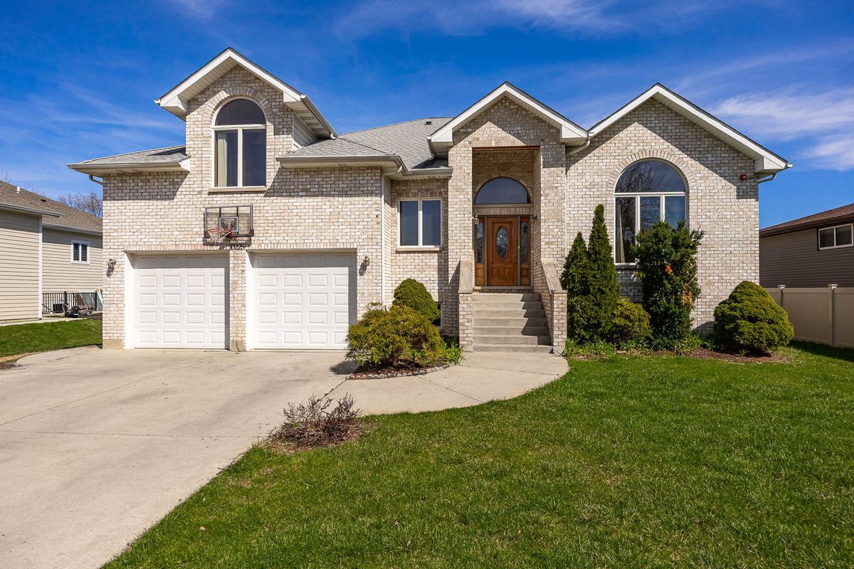 10225 81st Court, Palos Hills, IL 60465