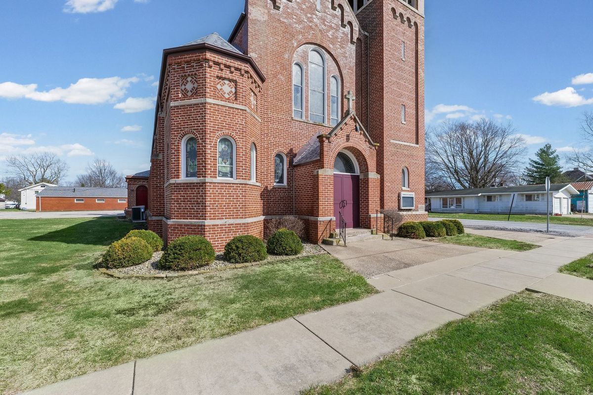 332 S Macon Street, Bement, IL 61813