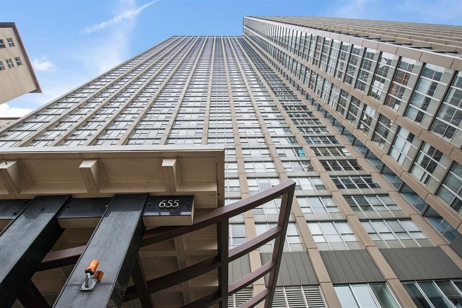 655 W Irving Park Road #303 — Chicago, IL 60613