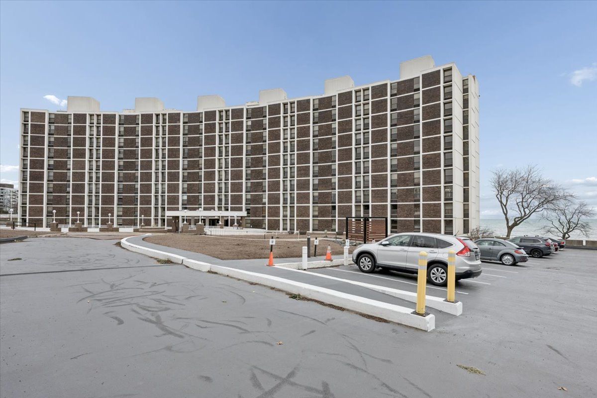 1500 Sheridan Road #6H — Wilmette, IL 60091