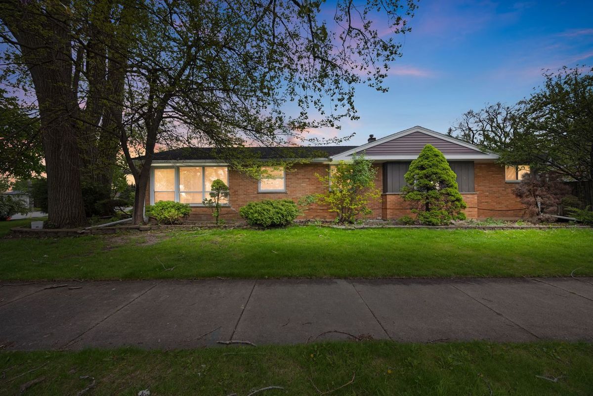 9200 Kedvale Avenue, Skokie, IL 60076