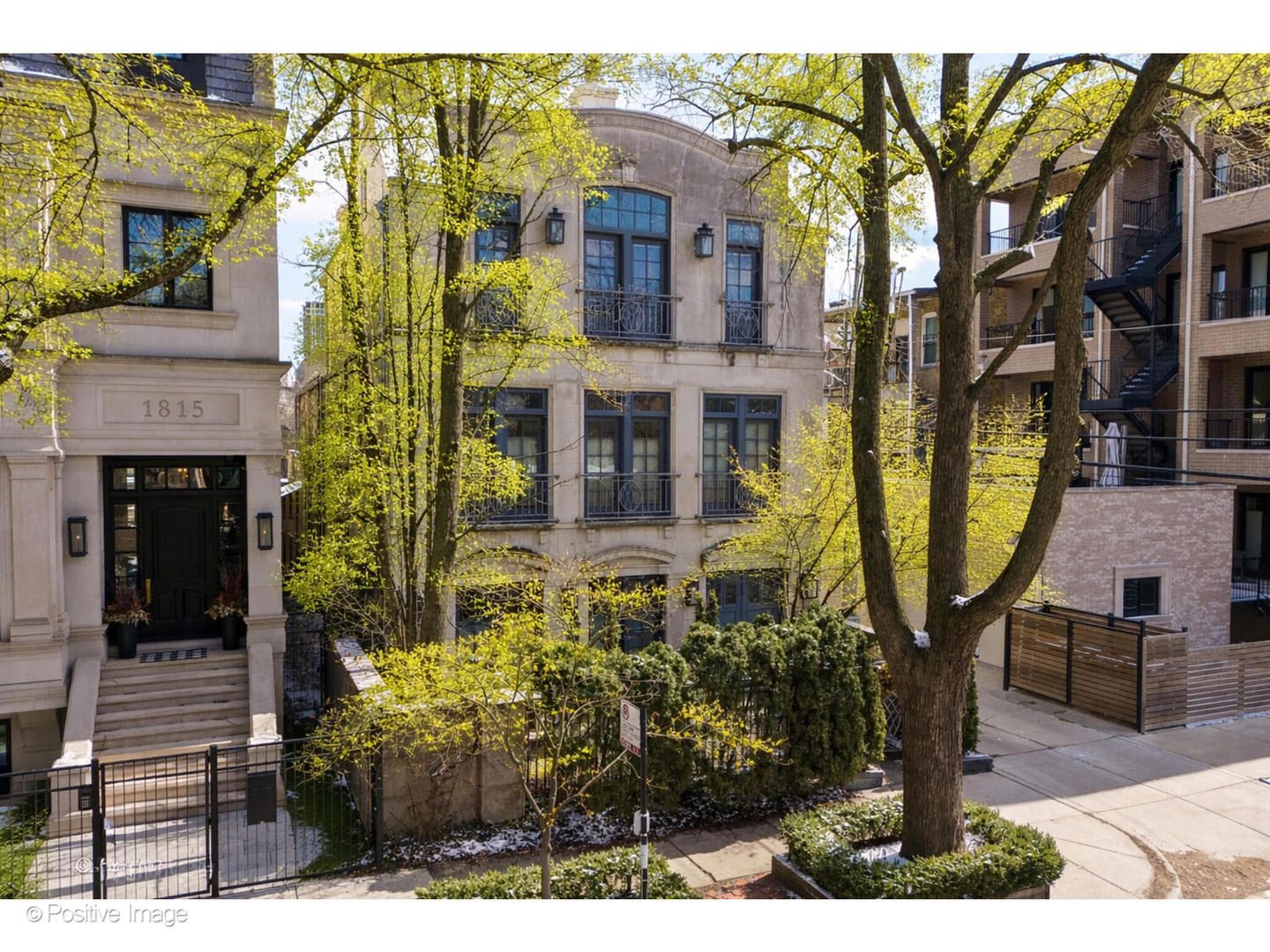 1811 N Howe Street — Chicago, IL 60614