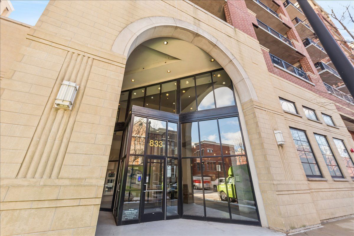 833 15th Place, Chicago, IL 60607