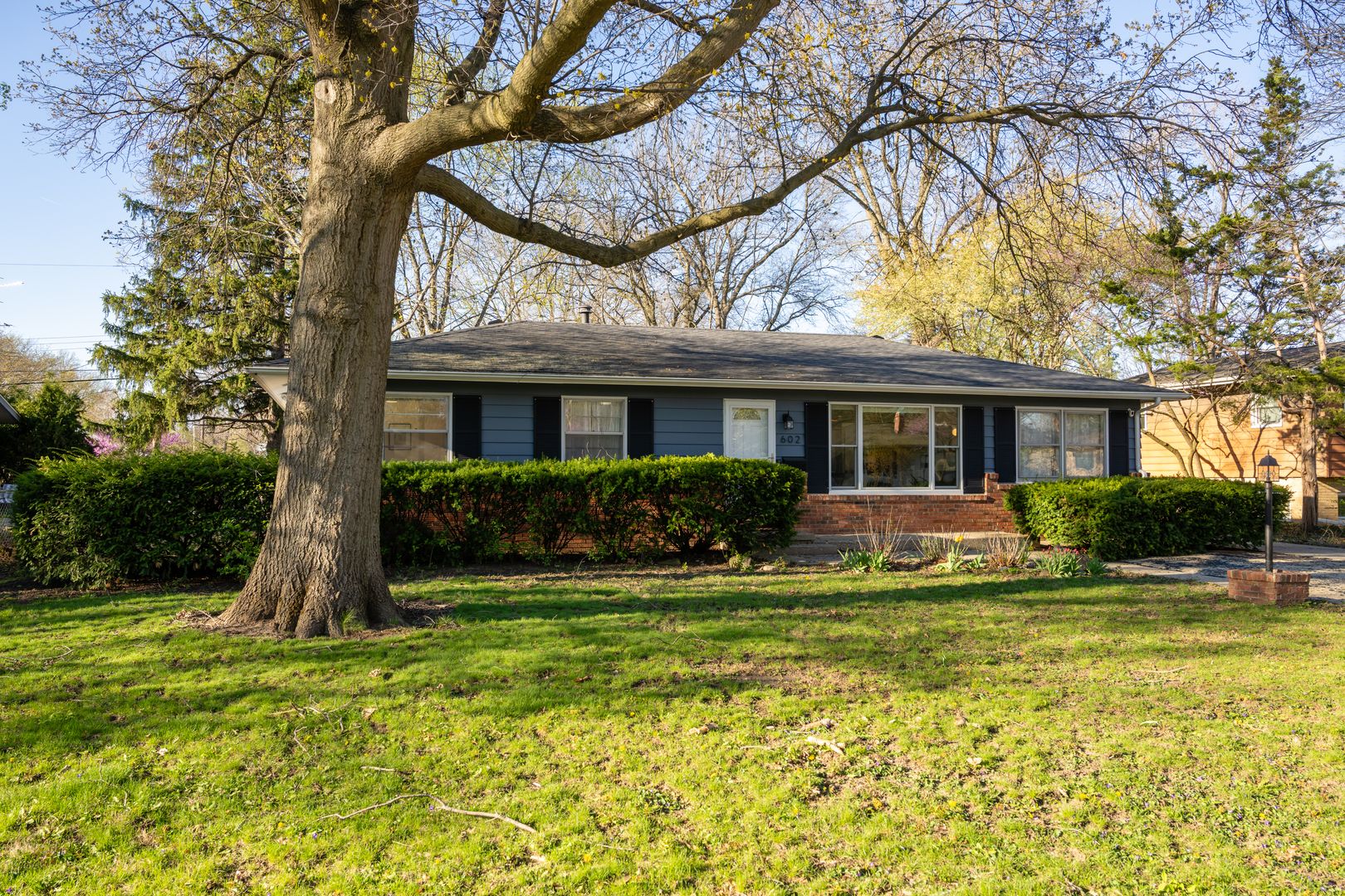 602 E Sunnycrest Court — Urbana, IL 61801