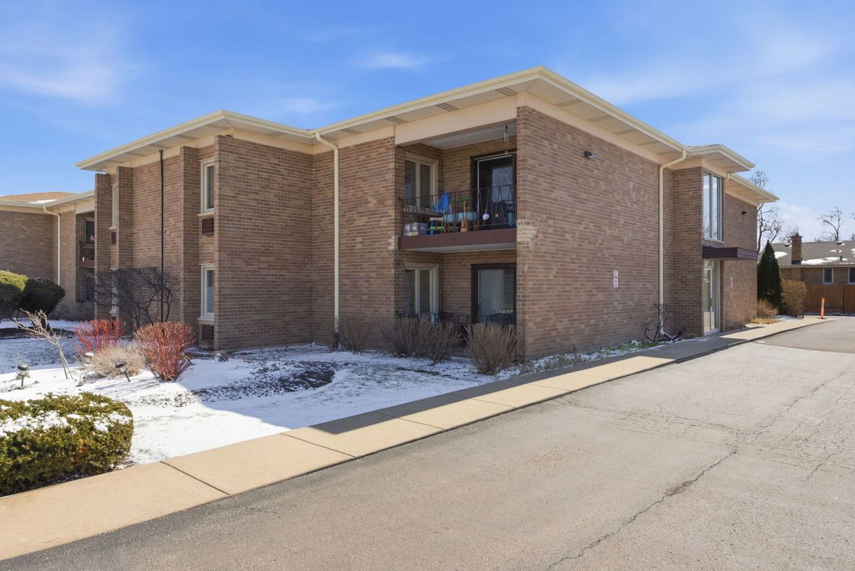 483 Larch Avenue, Elmhurst, IL 60126