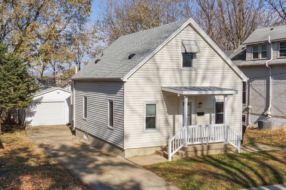 507 Oakland Avenue, Bloomington, IL 61701