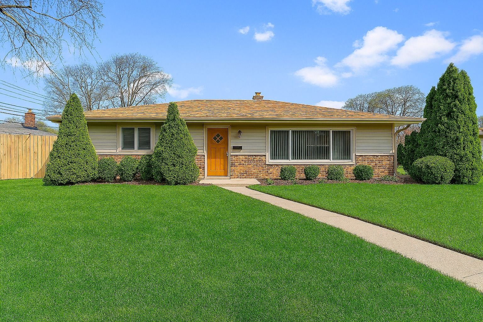9966 S California Avenue — Evergreen Park, IL 60805