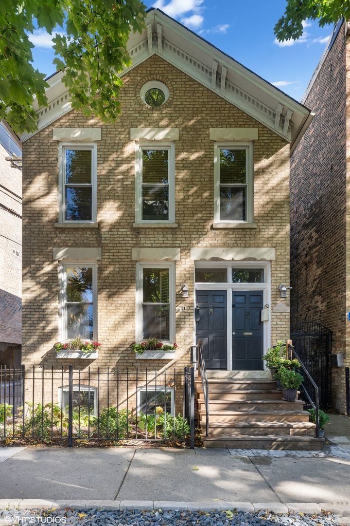 2343 N JANSSEN Avenue #1 — Chicago, IL 60614