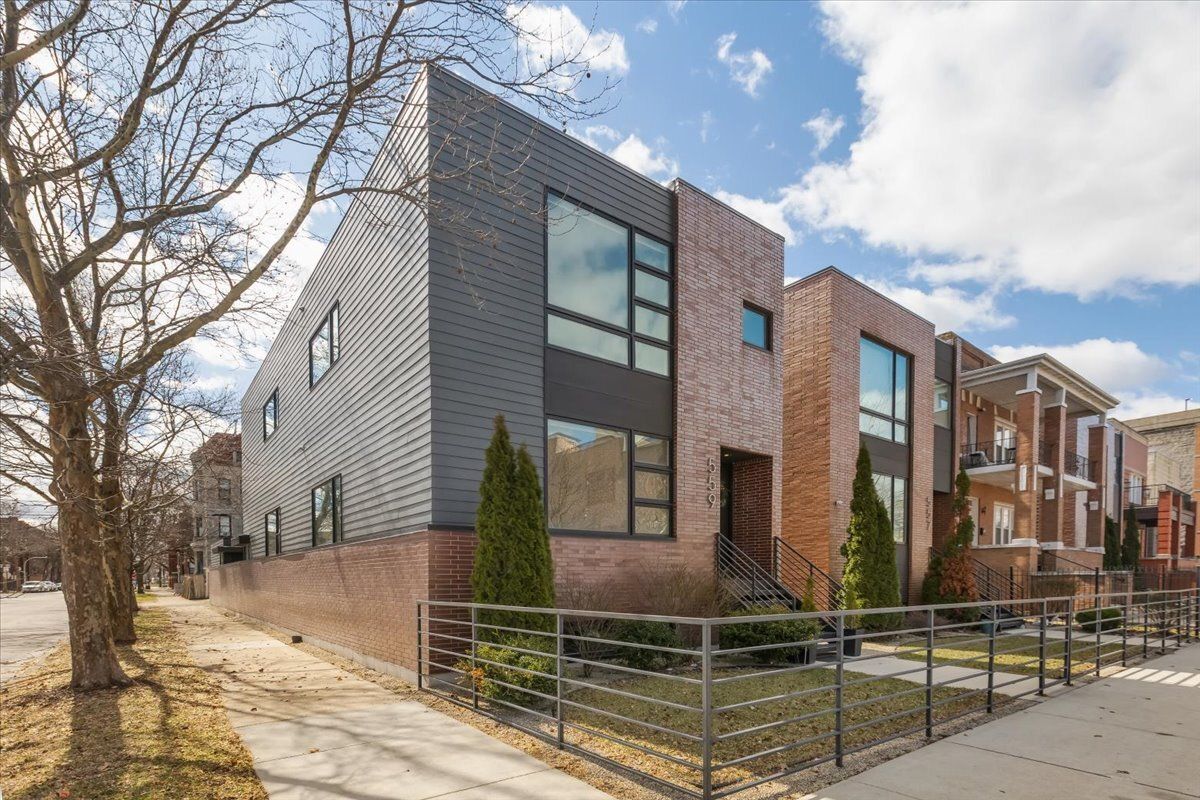 559 E 50th Street — Chicago, IL 60615