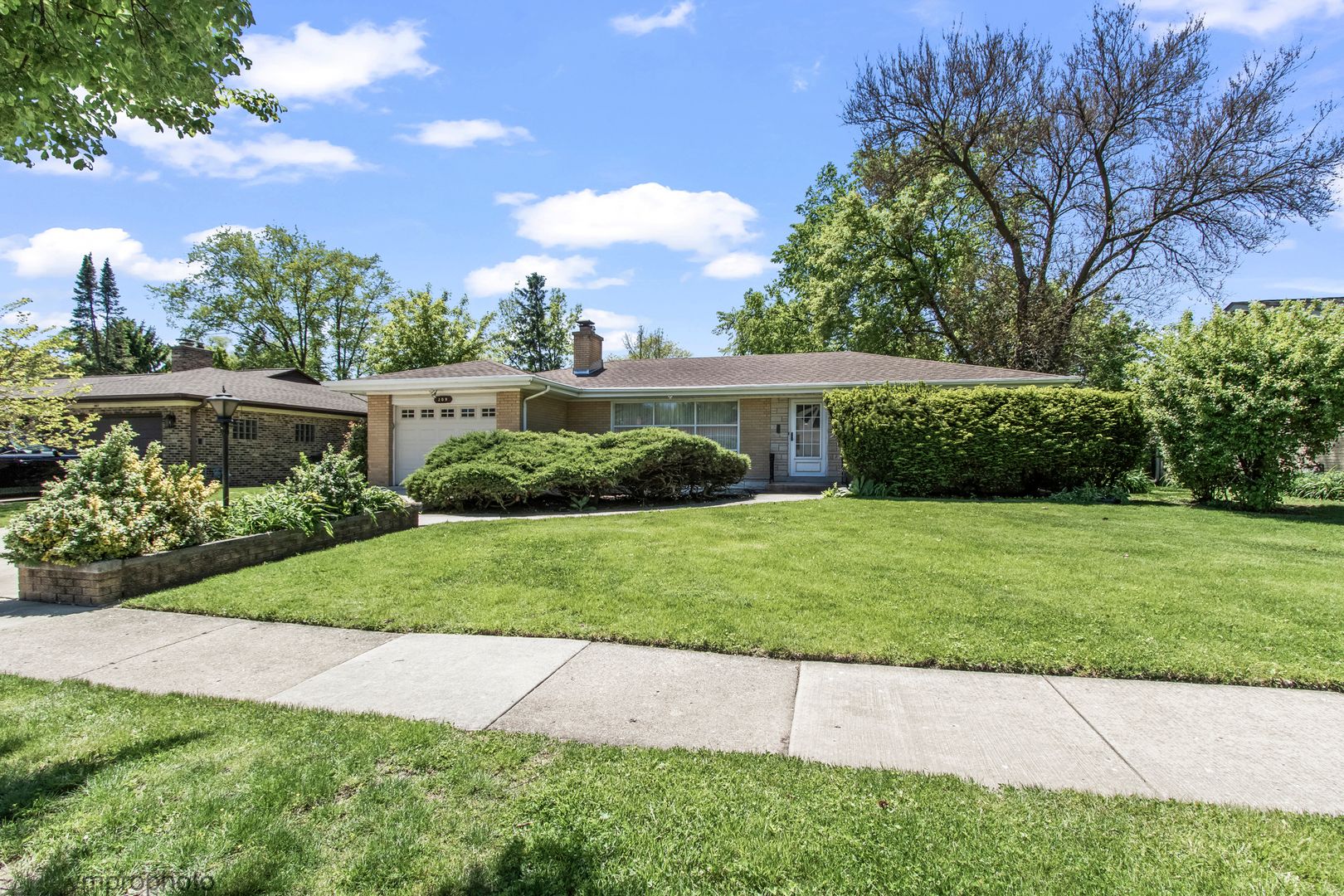 109 W Berkshire Lane — Mount Prospect, IL 60056