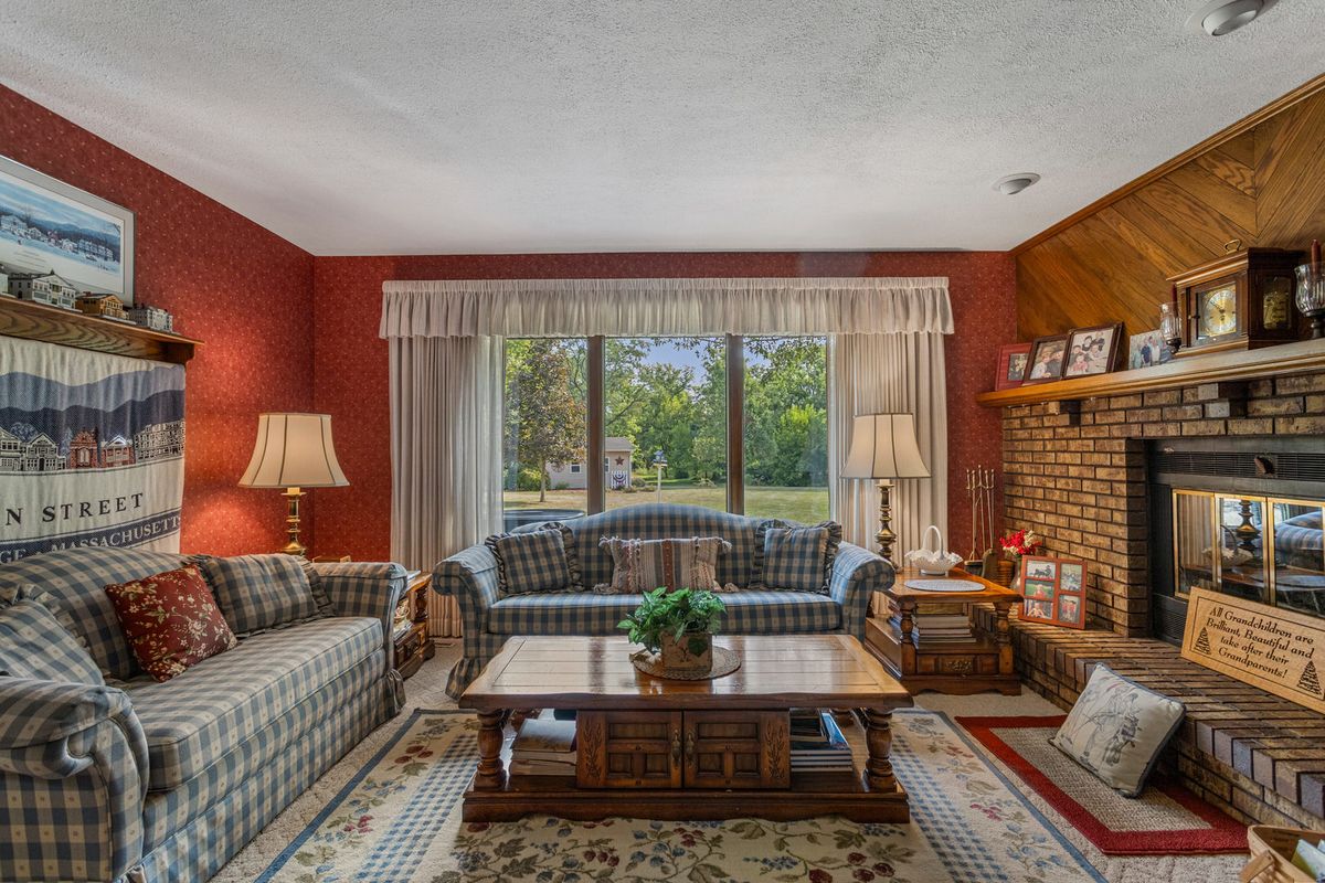 44 Glenbrook Court, Fisher, IL 61843