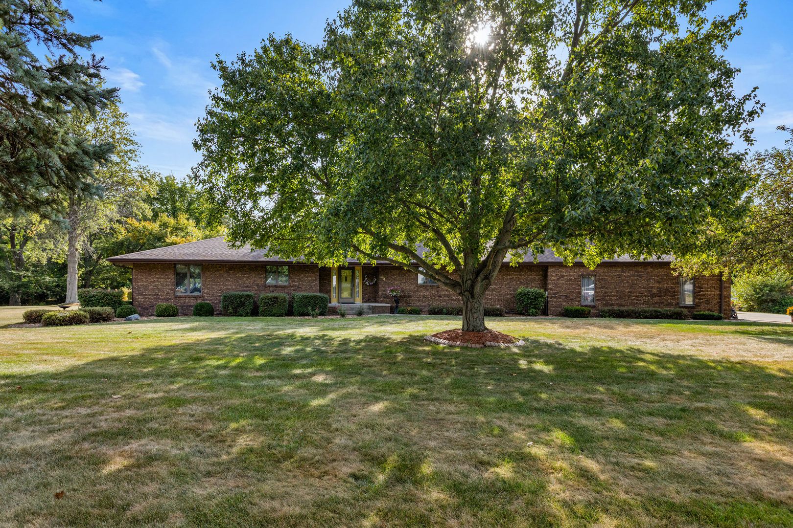 44 Glenbrook Court — Fisher, IL 61843