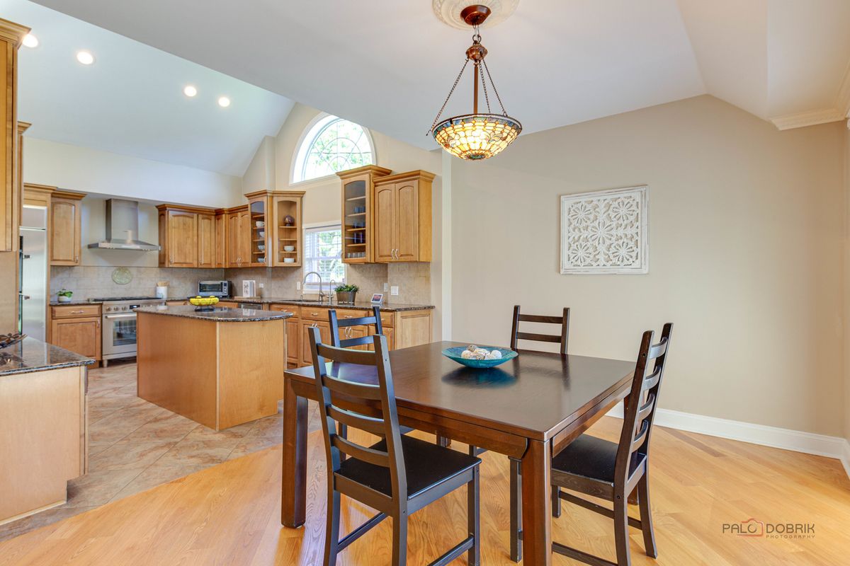 130 Westmoreland Drive, Wilmette, IL 60091
