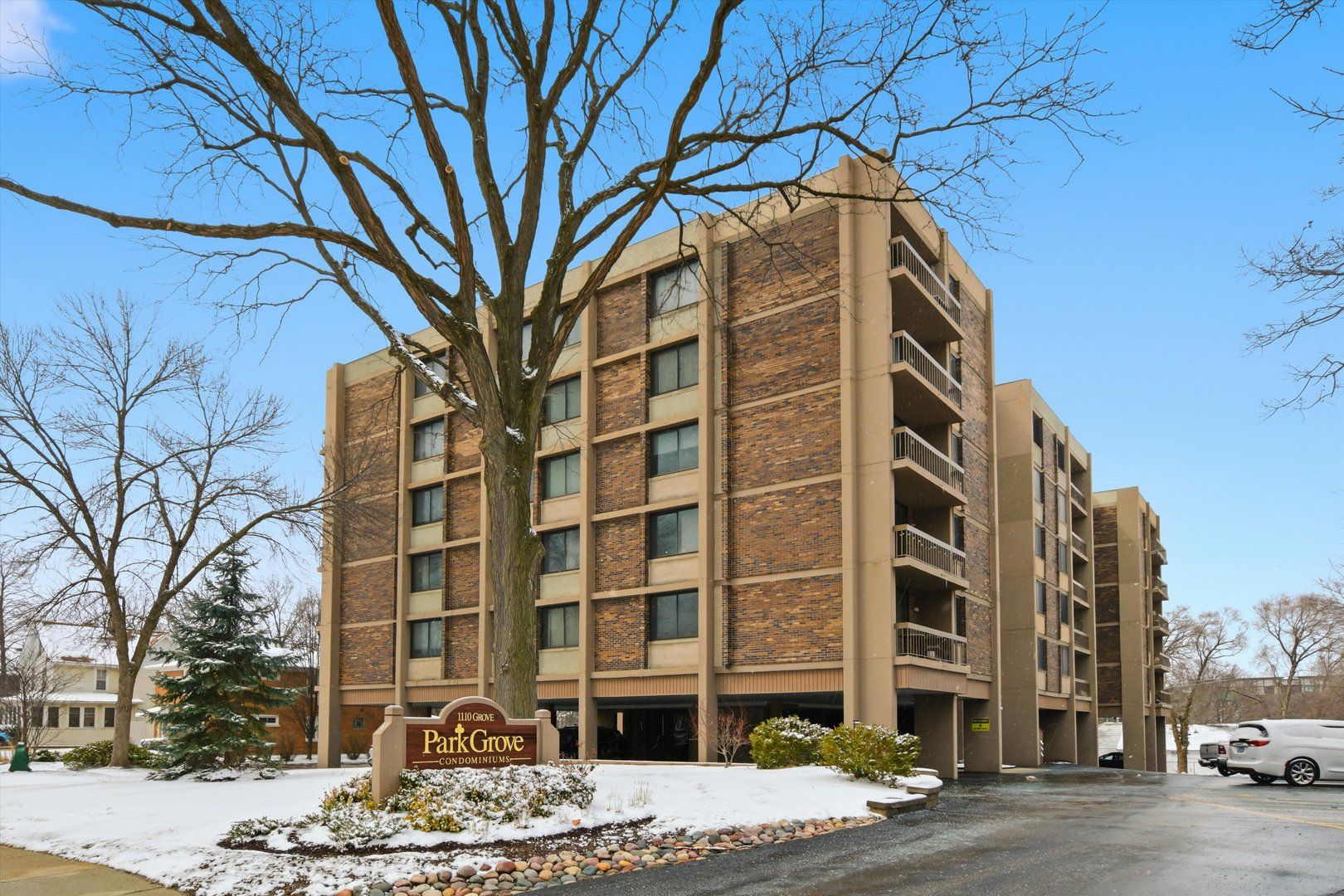 1110 Grove Street #2C — Downers Grove, IL 60515