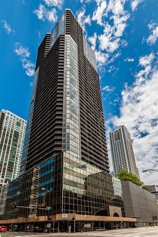 10 Ontario Street — Chicago, IL 60611