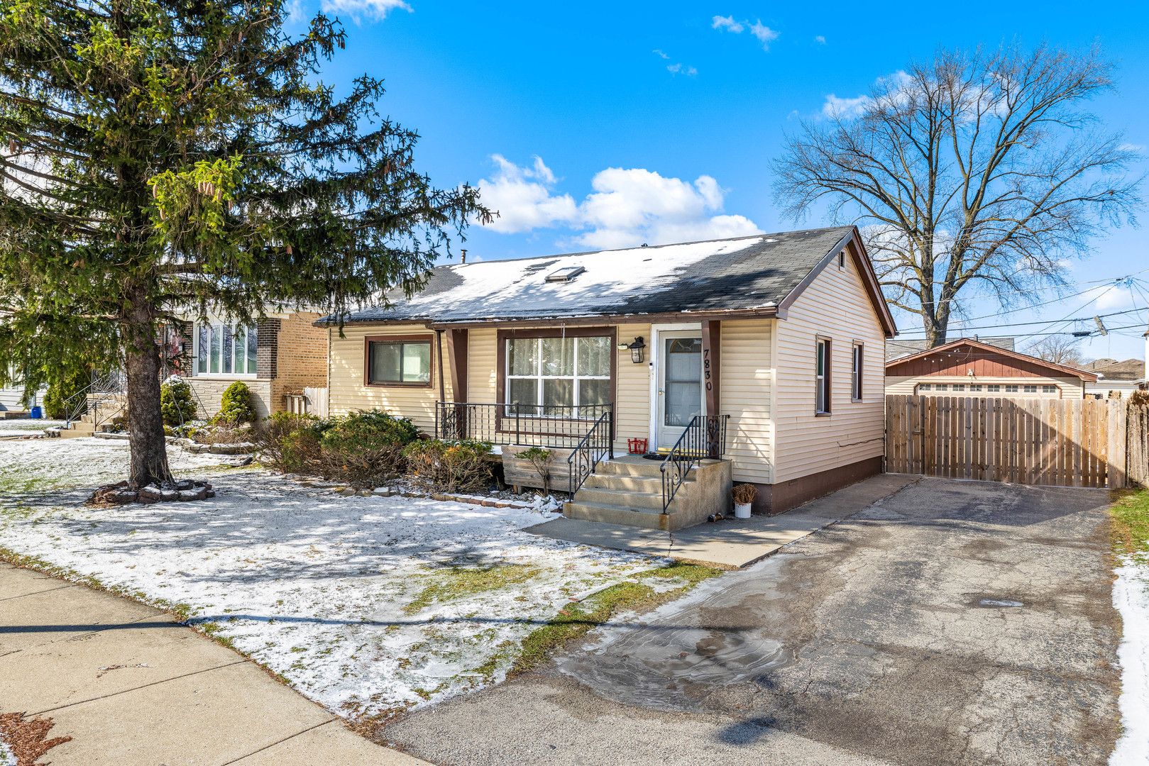 7830 Neenah Avenue — Burbank, IL 60459