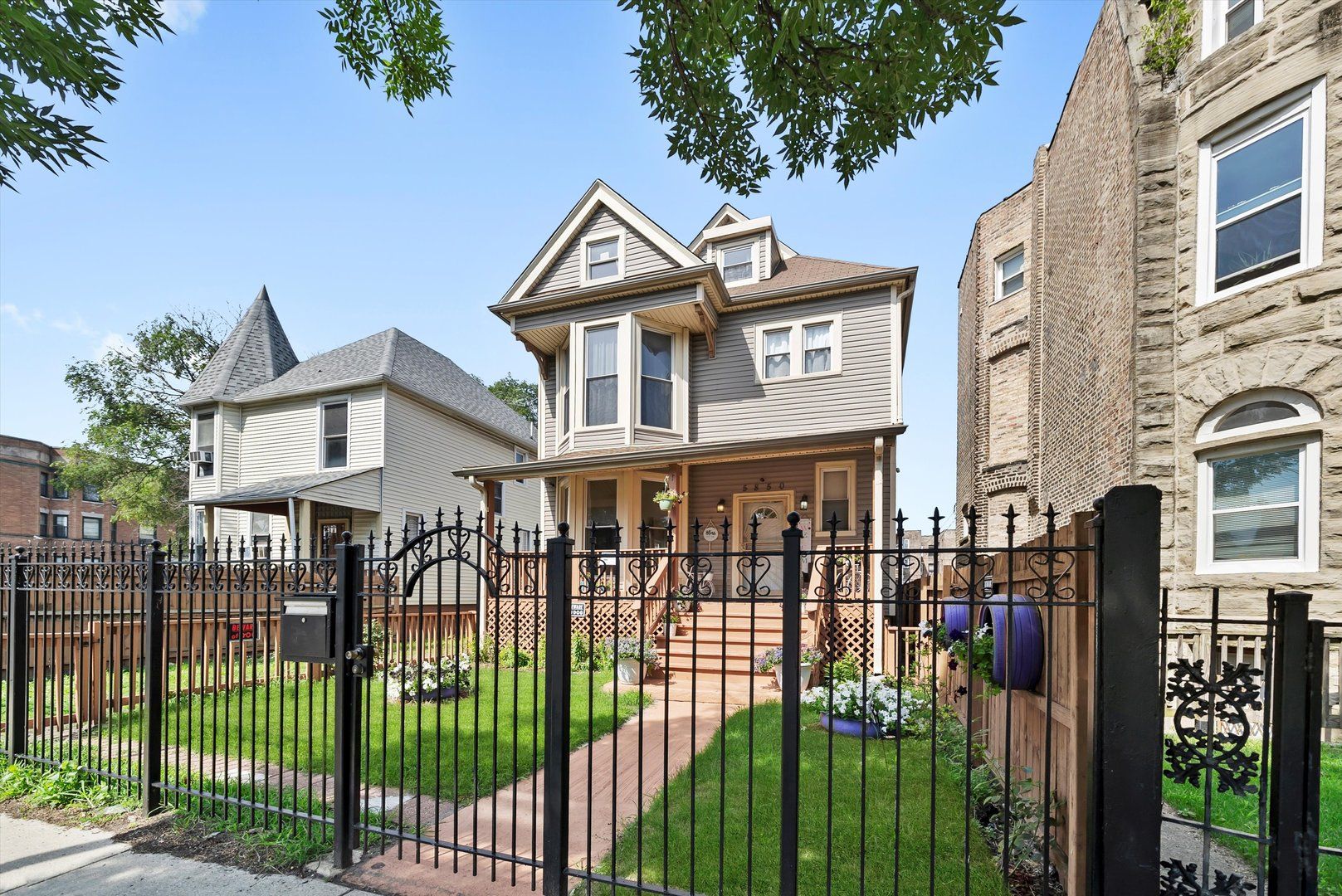 5850 S INDIANA Avenue — Chicago, IL 60637