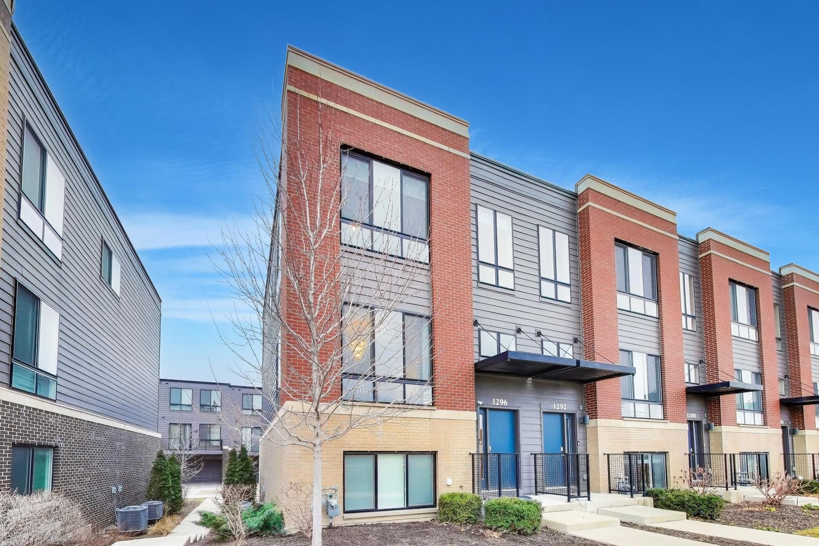 1296 Quadrant Lane — Schaumburg, IL 60173