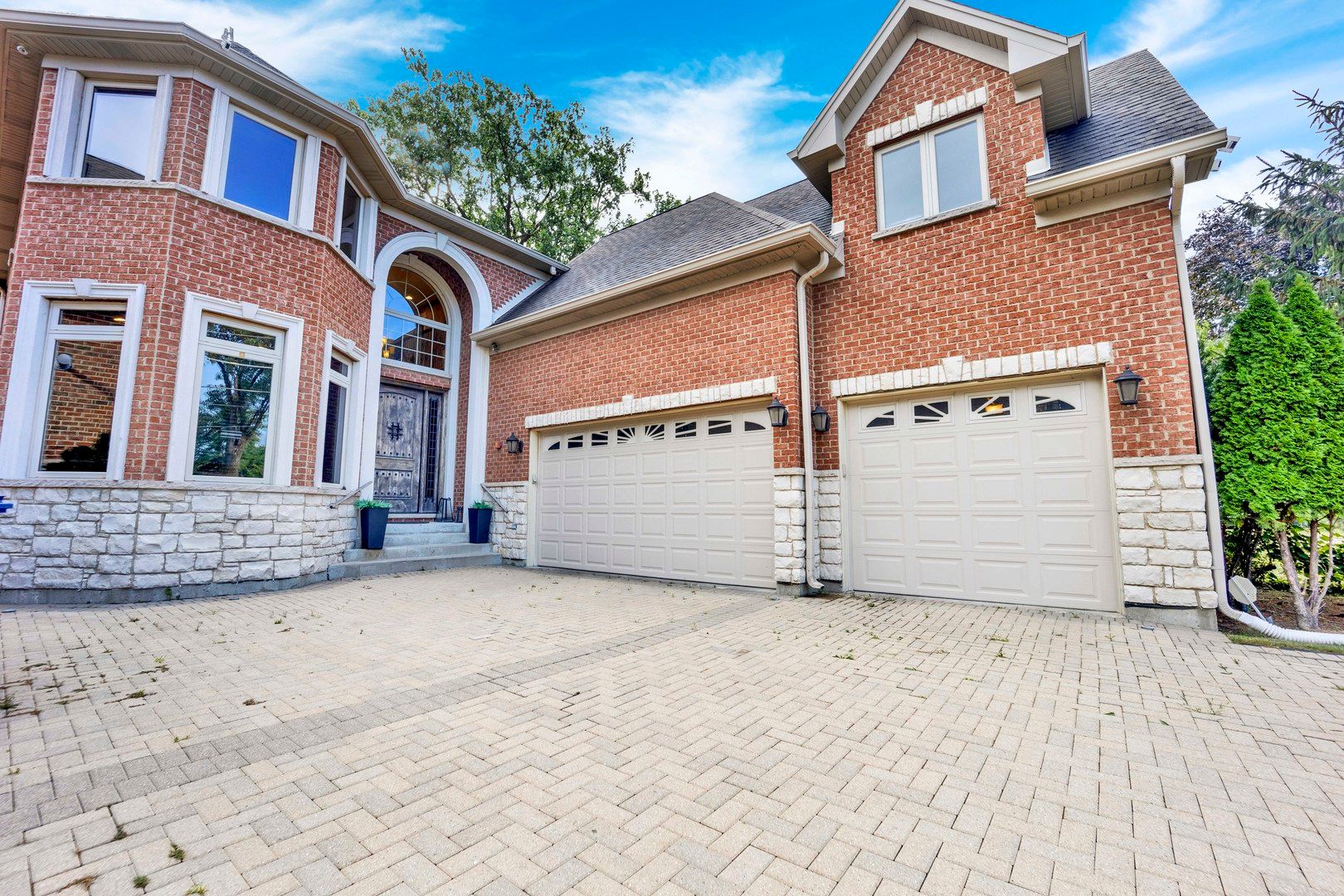 2323 Douglas Avenue — Des Plaines, IL 60018