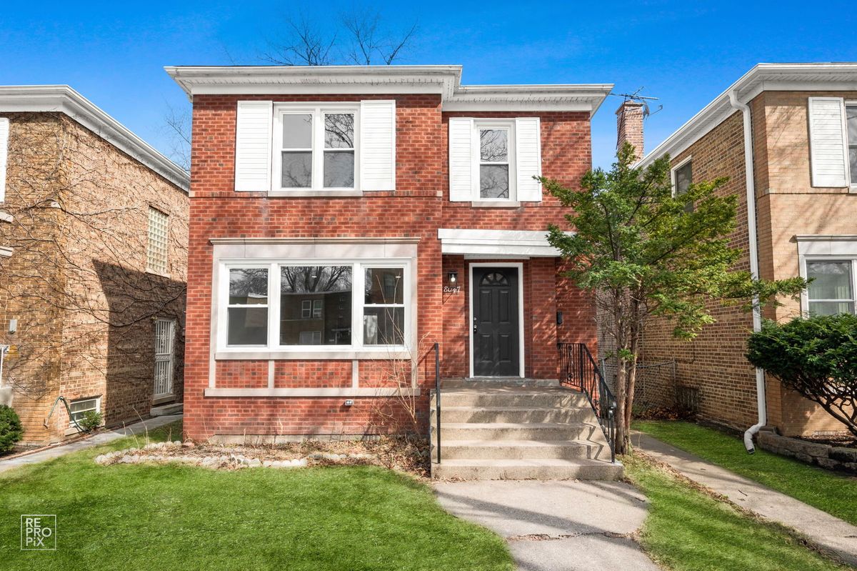 8047 Kingston Avenue, Chicago, IL 60617