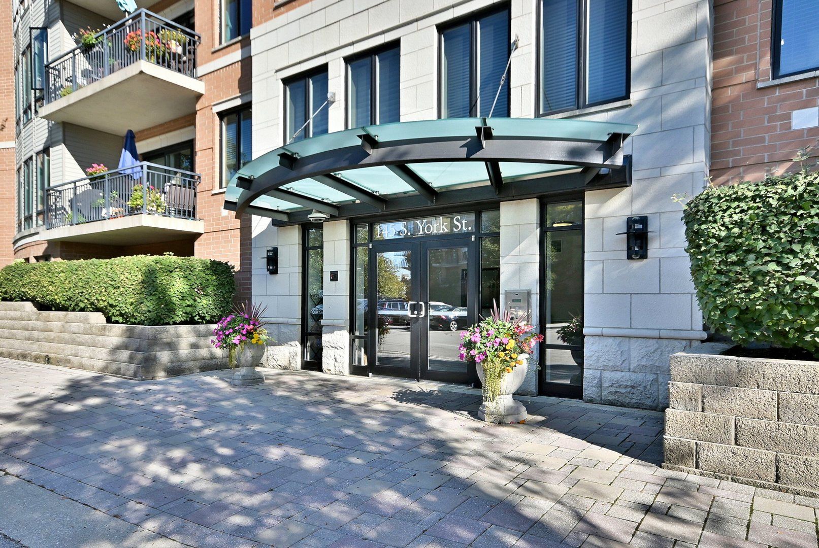 145 S York Street #404 — Elmhurst, IL 60126