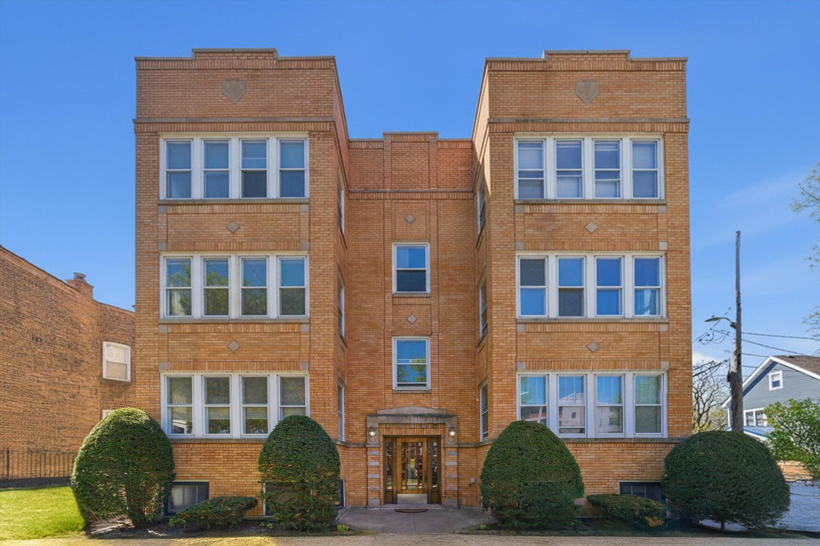 1739 W Gregory Avenue — Chicago, IL 60640