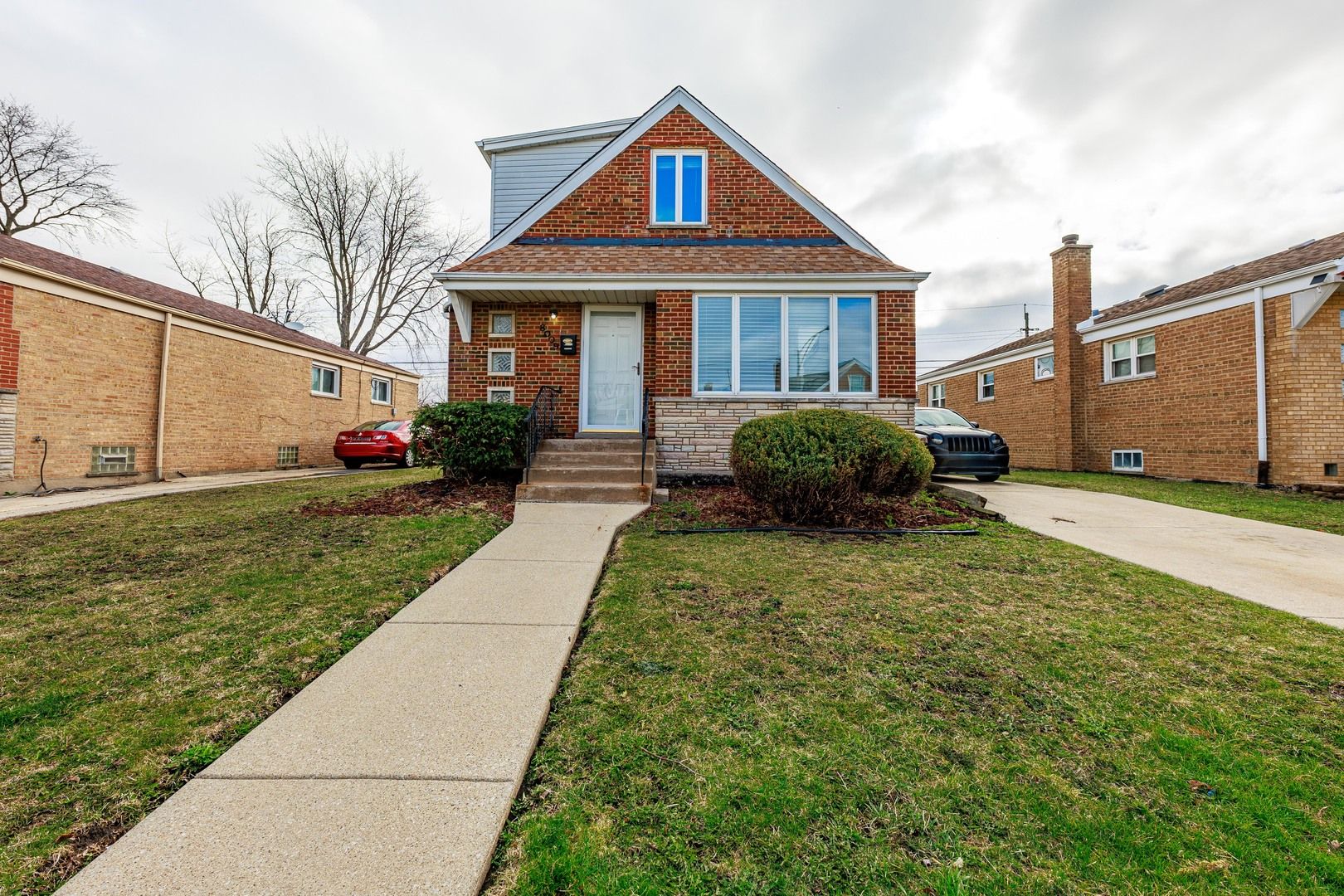 8009 S Kolin Avenue — Chicago, IL 60652