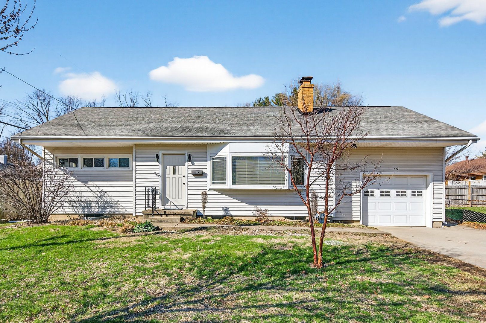 816 W College Avenue — Normal, IL 61761