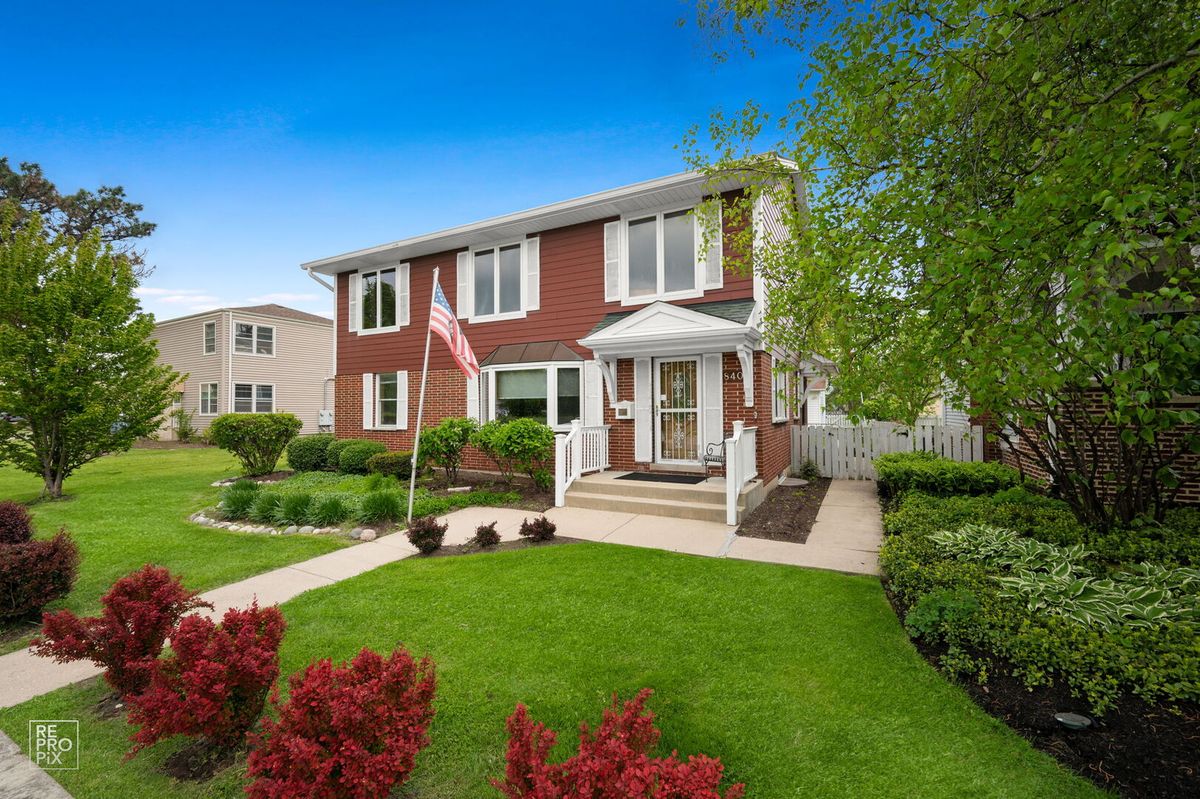 840 Center Street, Naperville, IL 60563