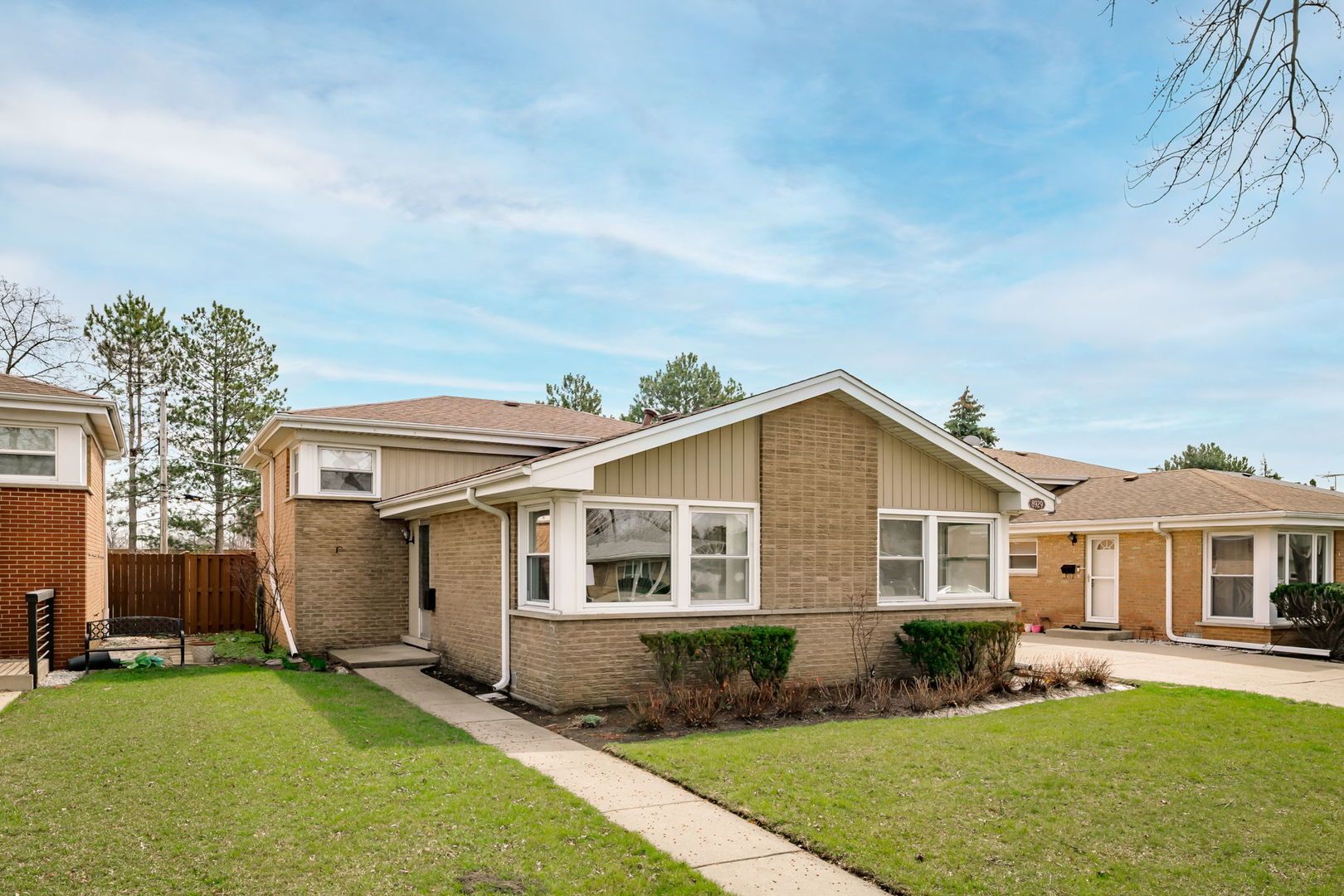 8929 National Avenue — Morton Grove, IL 60053