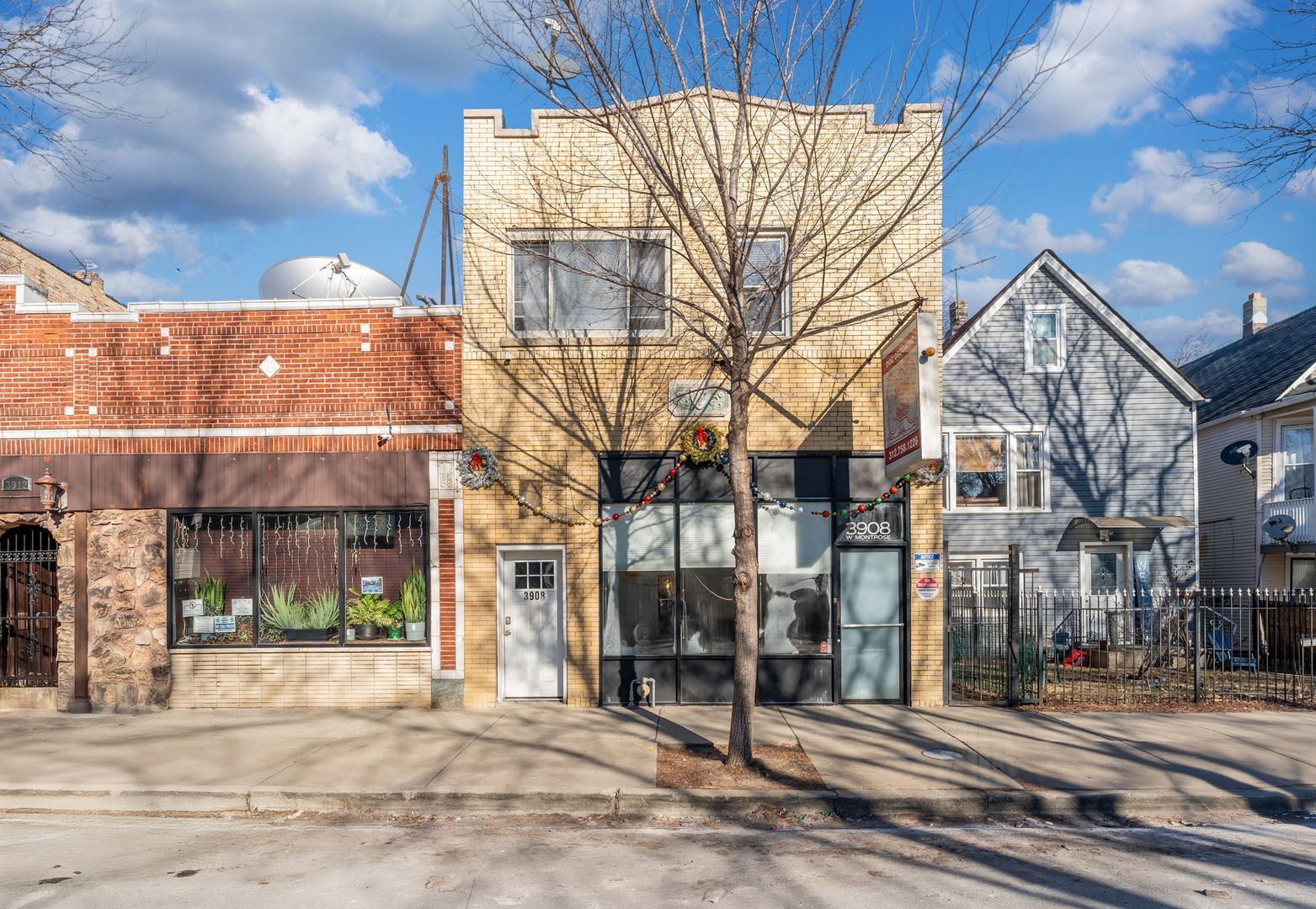 3908 W Montrose Avenue #2R — Chicago, IL 60618