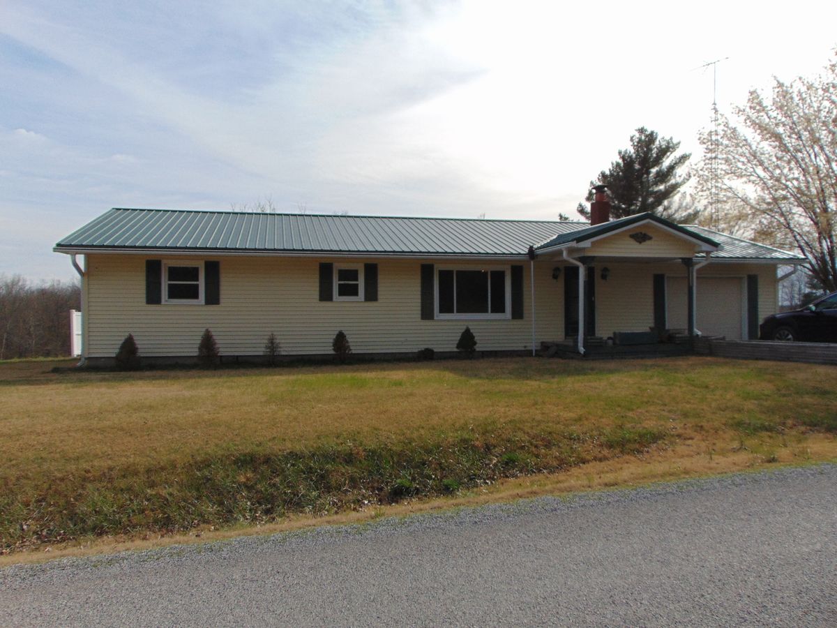 1100 Sharp Rock Road, Ava, IL 62907