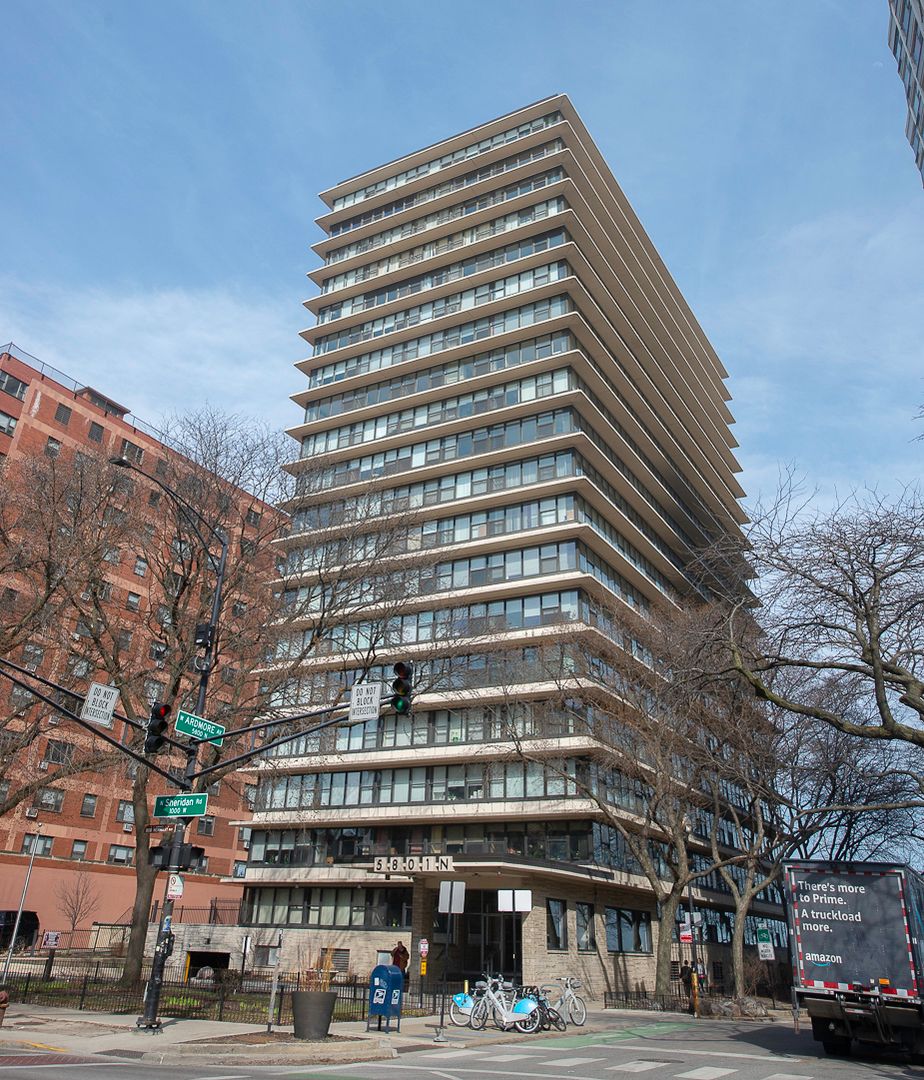 5801 N SHERIDAN Road #18C — Chicago, IL 60660