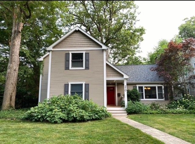 210 Woodward Avenue, Geneva, IL 60134