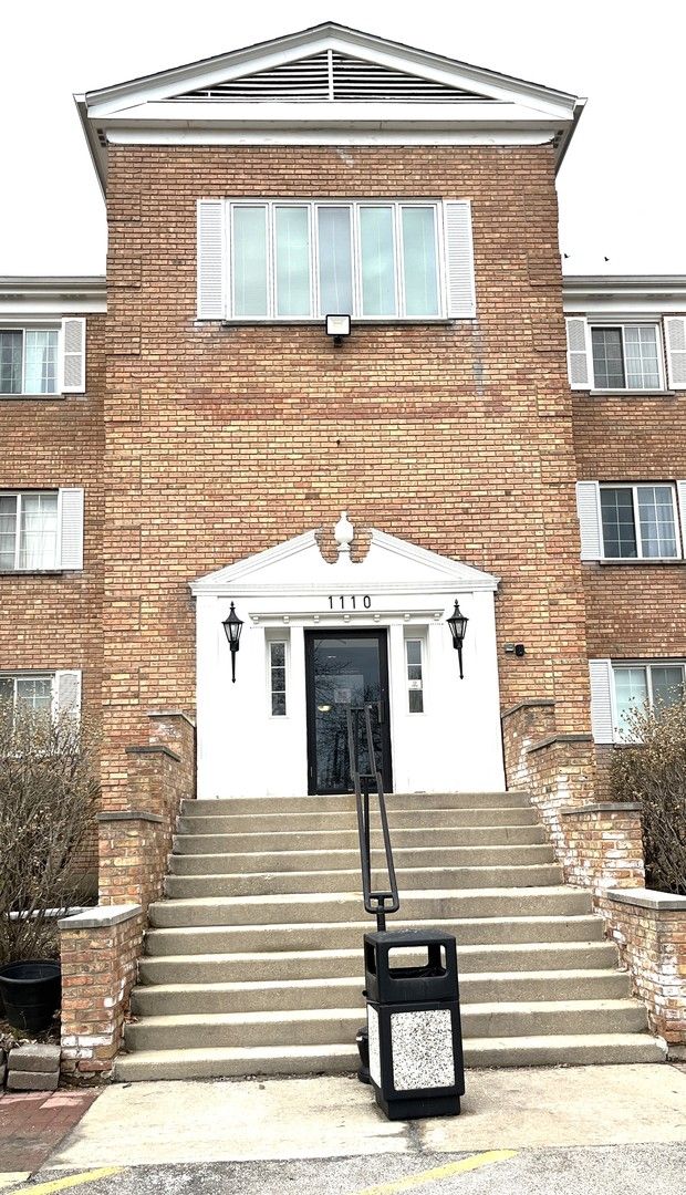 1110 N Farnsworth Avenue #211 — Aurora, IL 60505