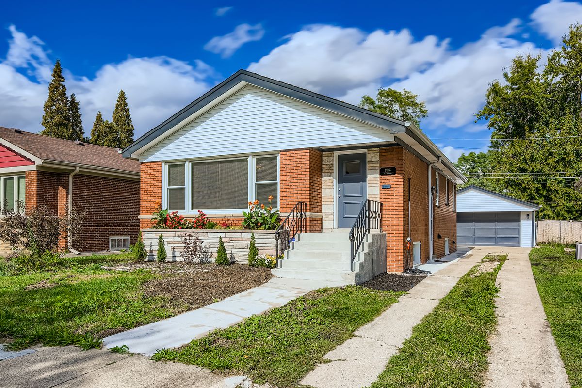 1918 108th Place, Chicago, IL 60643
