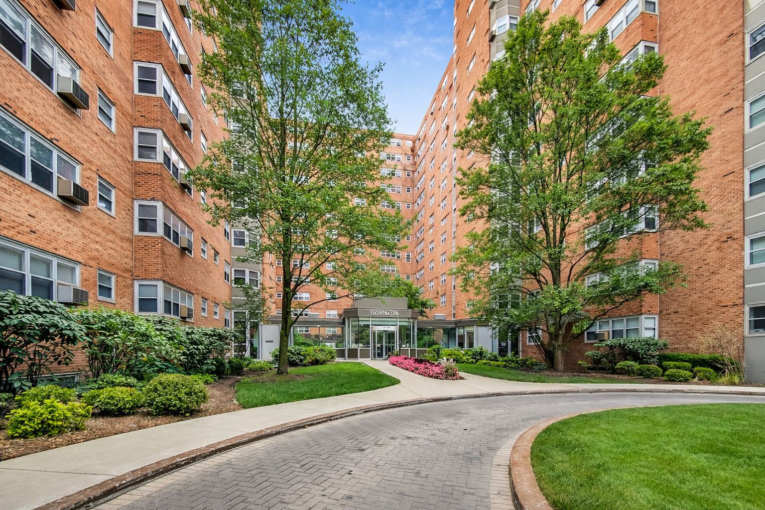 4950 N Marine Drive #106 — Chicago, IL 60640