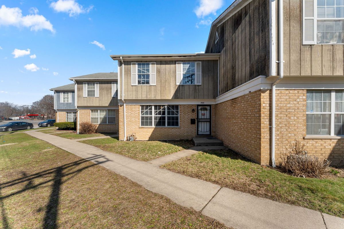 7945 Phillips Avenue, Chicago, IL 60617