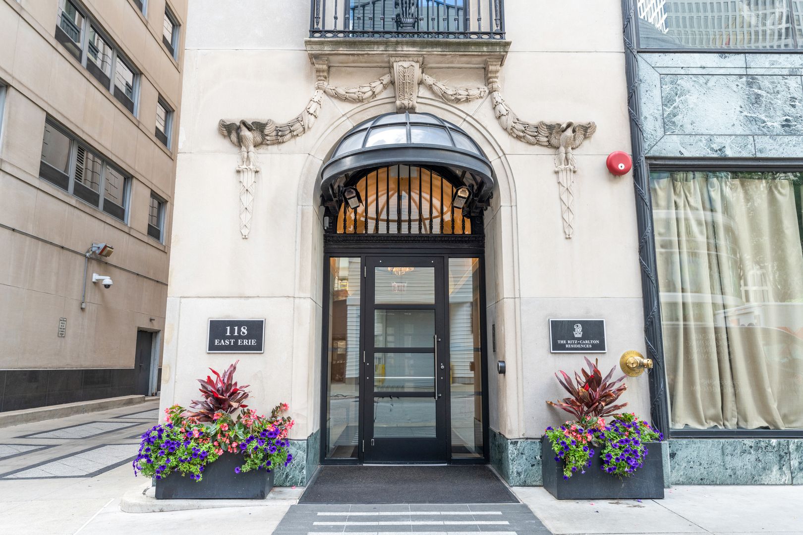 118 E Erie Street #35G — Chicago, IL 60611